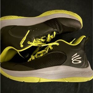 stephen curry black and green shoes